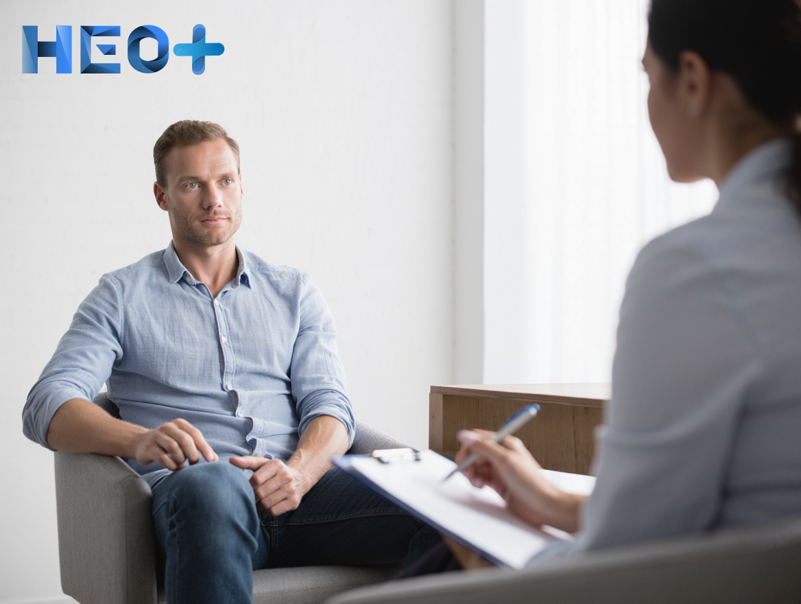 Мужчина на консультации у психиатра